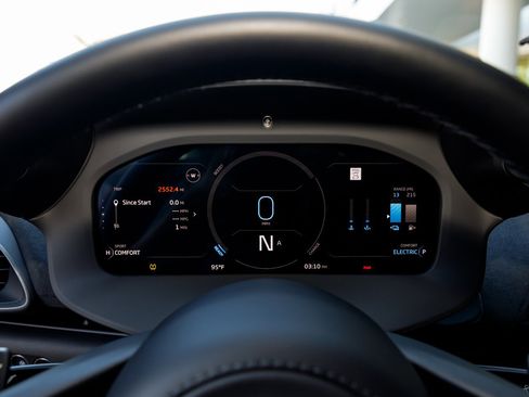 Used 2025 McLaren Artura image 43