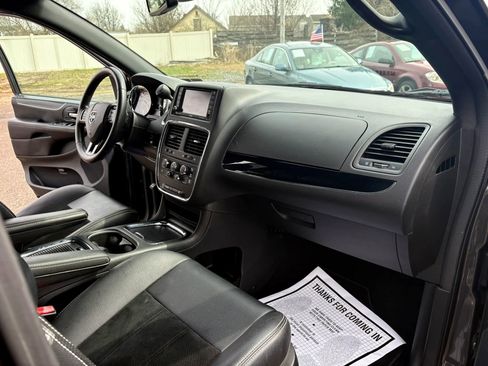Used 2018 Dodge Grand Caravan SXT w/ Blacktop Package image 28