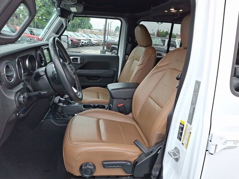 Used 2022 Jeep Wrangler Unlimited Sahara w/ Cold Weather Group image 13