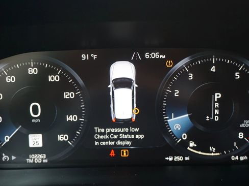 Used 2019 Volvo XC60 T5 Momentum w/ Multimedia Package image 23