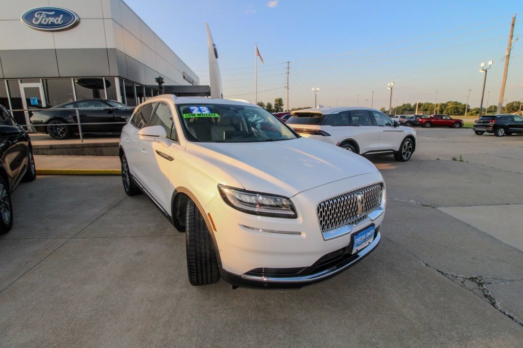 Used 2023 Lincoln Nautilus Reserve w/ Equipment Group 201A AWD/4WD image 2
