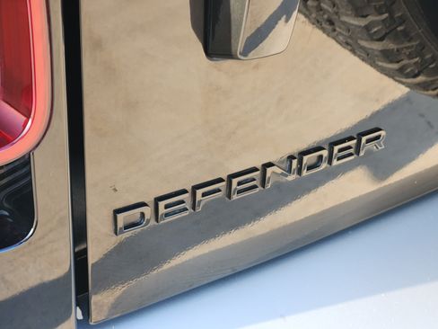 Certified 2024 Land Rover Defender 130 X-Dynamic SE AWD/4WD image 35