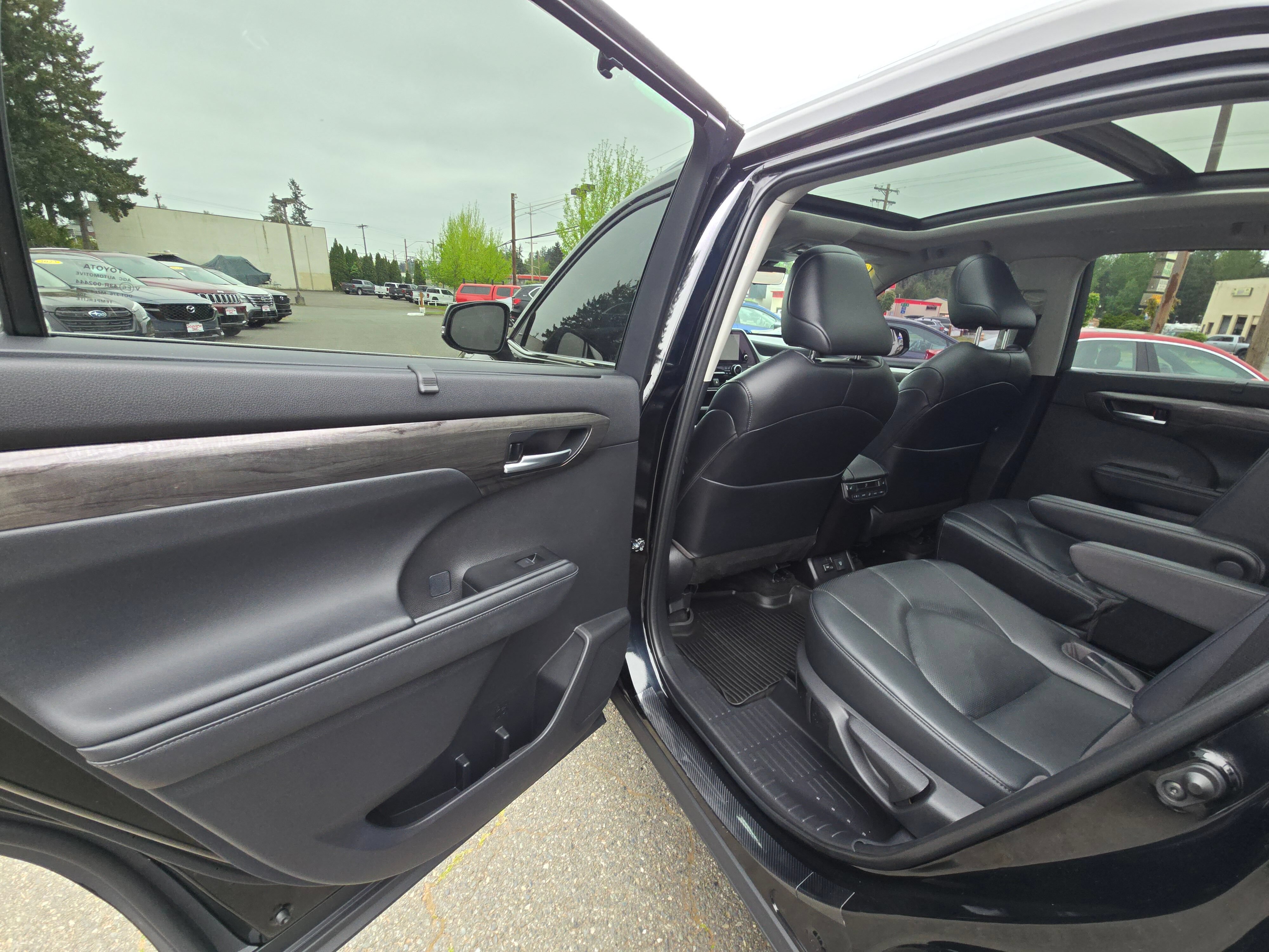 Used 2023 Toyota Highlander Platinum AWD/4WD image 15
