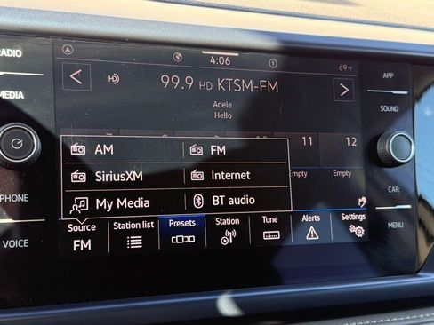 Certified 2024 Volkswagen Taos SE image 9