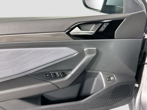 Certified 2025 Volkswagen Jetta SEL image 17