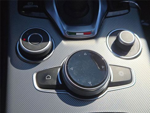 Used 2024 Alfa Romeo Stelvio Veloce image 34