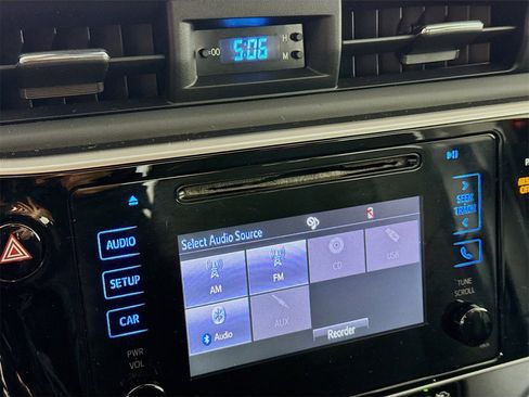 Used 2017 Toyota Corolla SE image 12