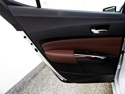 Used 2016 Acura TLX FWD image 9