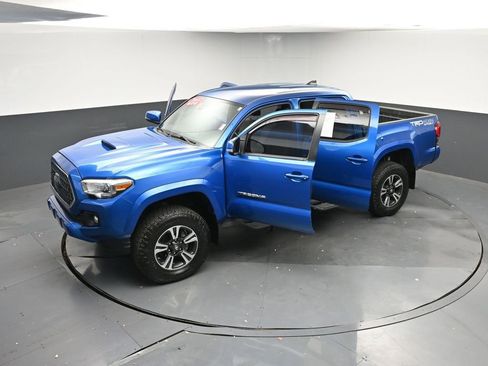 Used 2018 Toyota Tacoma TRD Sport image 48