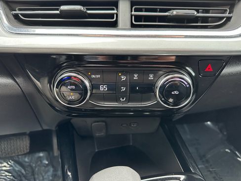 Used 2025 Chevrolet Trax LT image 14