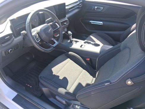 Used 2025 Ford Mustang Coupe image 8