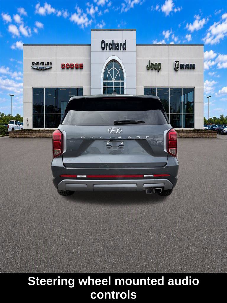 Used 2023 Hyundai Palisade SE AWD/4WD image 4