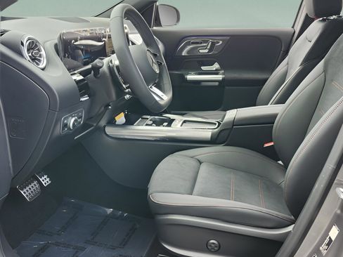 New 2026 Mercedes-Benz GLA 35 AMG 4MATIC image 35