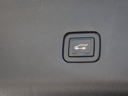 Used 2021 Chevrolet Traverse RS w/ LPO, Floor Liner Package image 25