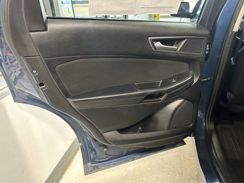 Used 2018 Ford Edge SE image 25