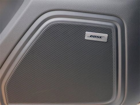 Certified 2025 Porsche Macan AWD/4WD image 22