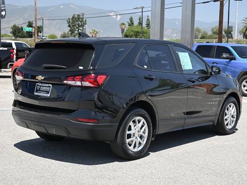 Used 2022 Chevrolet Equinox LS w/ LPO, Cargo Package FWD image 4