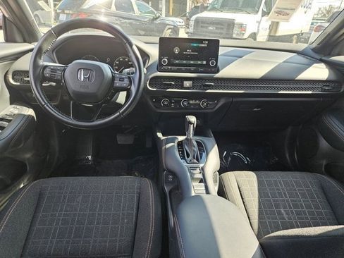 Used 2025 Honda HR-V Sport image 25