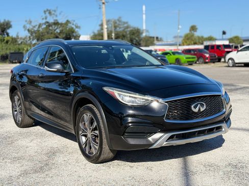 Used 2017 INFINITI QX30 AWD image 7