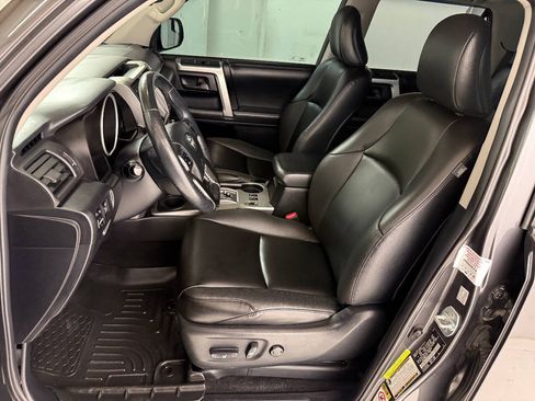 Used 2011 Toyota 4Runner Limited AWD/4WD image 40