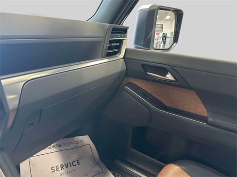 Used 2024 Lexus GX 550 image 32