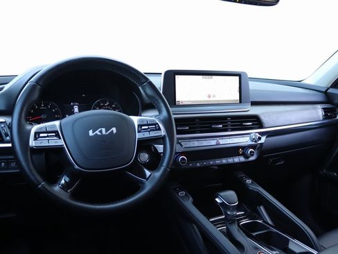 Used 2022 Kia Telluride EX image 3