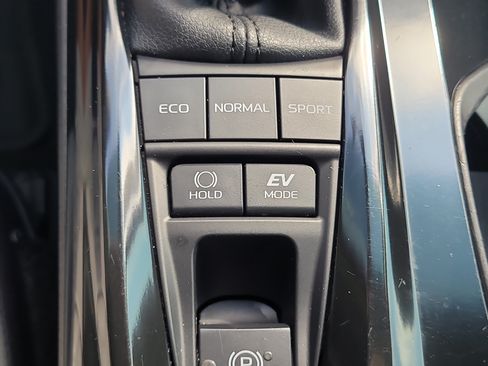 Used 2025 Toyota Camry SE w/ Convenience Package FWD image 27