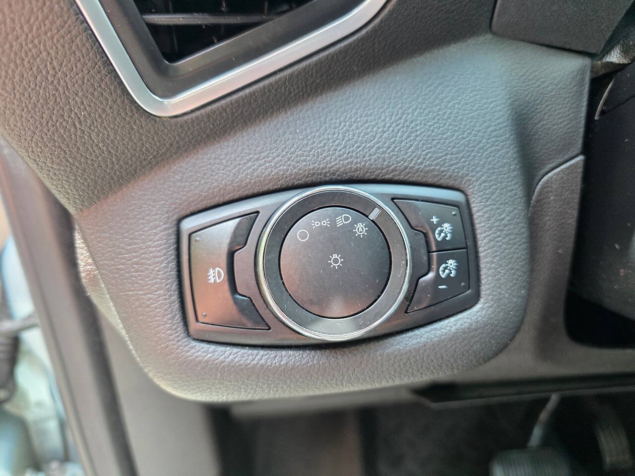 Used 2013 Ford C-MAX SEL FWD image 17