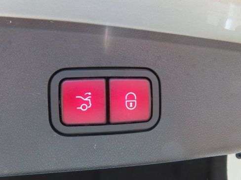 Used 2014 Mercedes-Benz E 350 4MATIC Sedan image 12