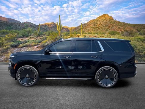 Used 2025 Chevrolet Tahoe High Country AWD/4WD image 7