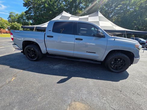 Used 2019 Toyota Tundra SR5 w/ SR5 Upgrade Package RWD image 4