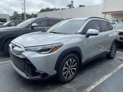 Used 2024 Toyota Corolla Cross AWD Hybrid image 9