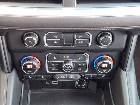 Used 2021 Chevrolet Tahoe LT w/ LT Signature Package image 16