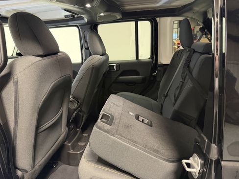 Used 2025 Jeep Wrangler Unlimited Sahara w/ Safety Group image 26