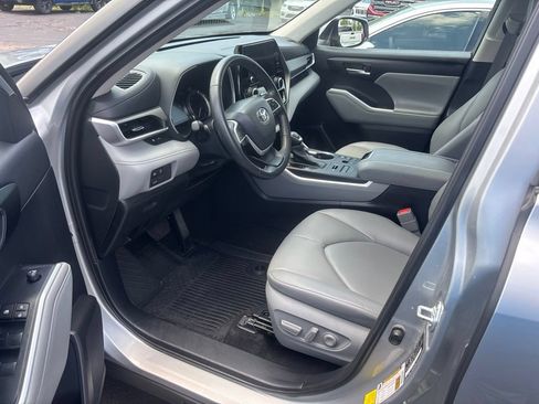 Used 2023 Toyota Highlander XLE AWD/4WD image 15