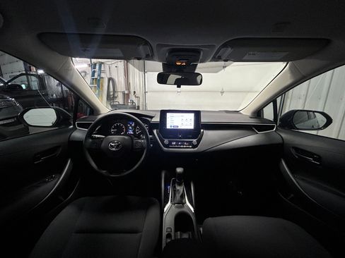 Used 2023 Toyota Corolla LE w/ LE Convenience Package FWD image 3