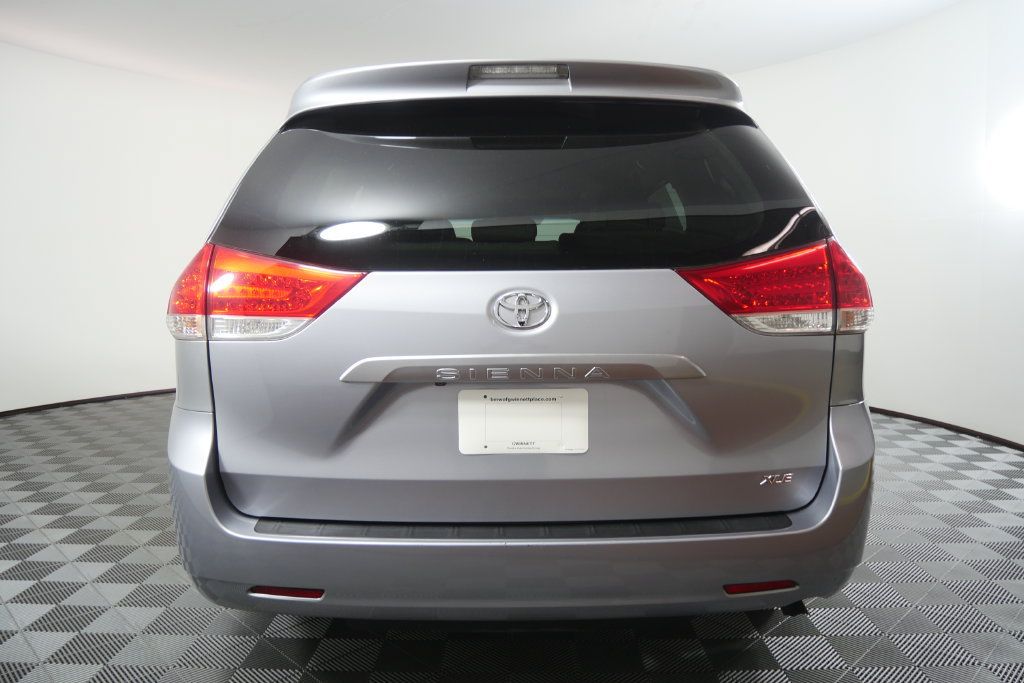 Used 2013 Toyota Sienna XLE FWD image 5