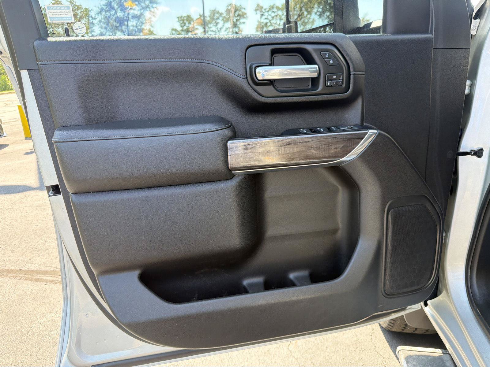 Used 2020 Chevrolet Silverado 2500 LTZ AWD/4WD image 16
