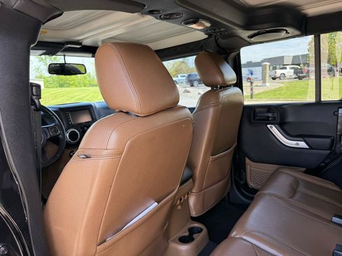 Used 2013 Jeep Wrangler Unlimited Sahara w/ Dual Top Group AWD/4WD image 17