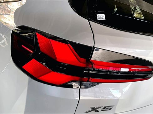 Used 2025 BMW X5 xDrive40i w/ M Sport Package image 28