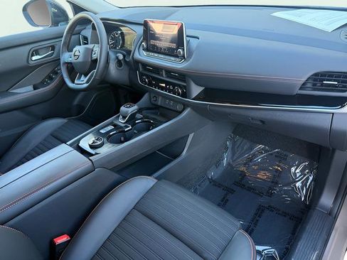 Used 2025 Nissan Rogue SV image 21