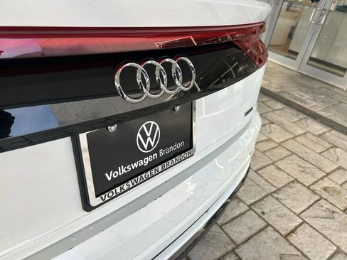 Used 2022 Audi Q8 Premium Plus w/ Premium Plus Package image 32