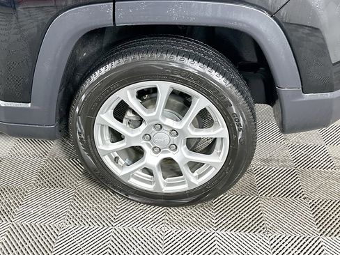 Certified 2024 Jeep Compass Latitude image 40