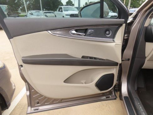 Used 2019 Lincoln Nautilus Reserve FWD image 23