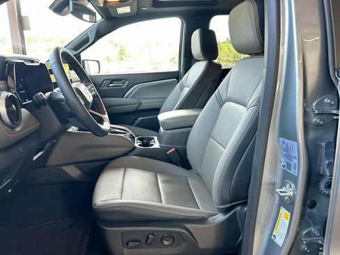 Used 2026 Chevrolet Colorado ZR2 w/ Technology Package AWD/4WD image 20