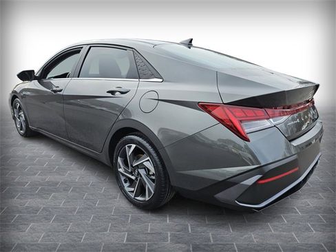 Used 2024 Hyundai Elantra SEL w/ Convenience Package image 5