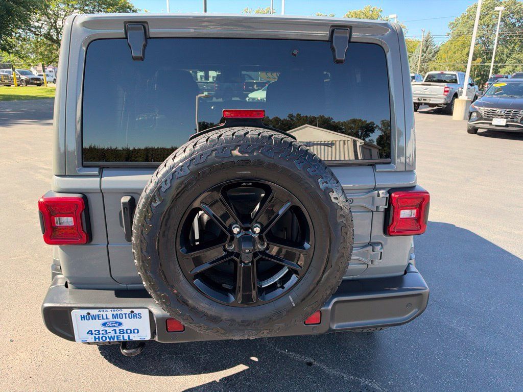 Used 2022 Jeep Wrangler Unlimited Sahara AWD/4WD image 8
