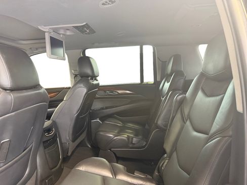 Used 2019 Cadillac Escalade ESV Premium Luxury image 12