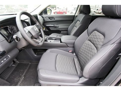 New 2026 Nissan Pathfinder SV w/ SV Premium Package FWD image 6