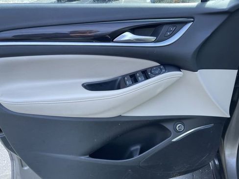 Used 2020 Buick Enclave Essence image 21